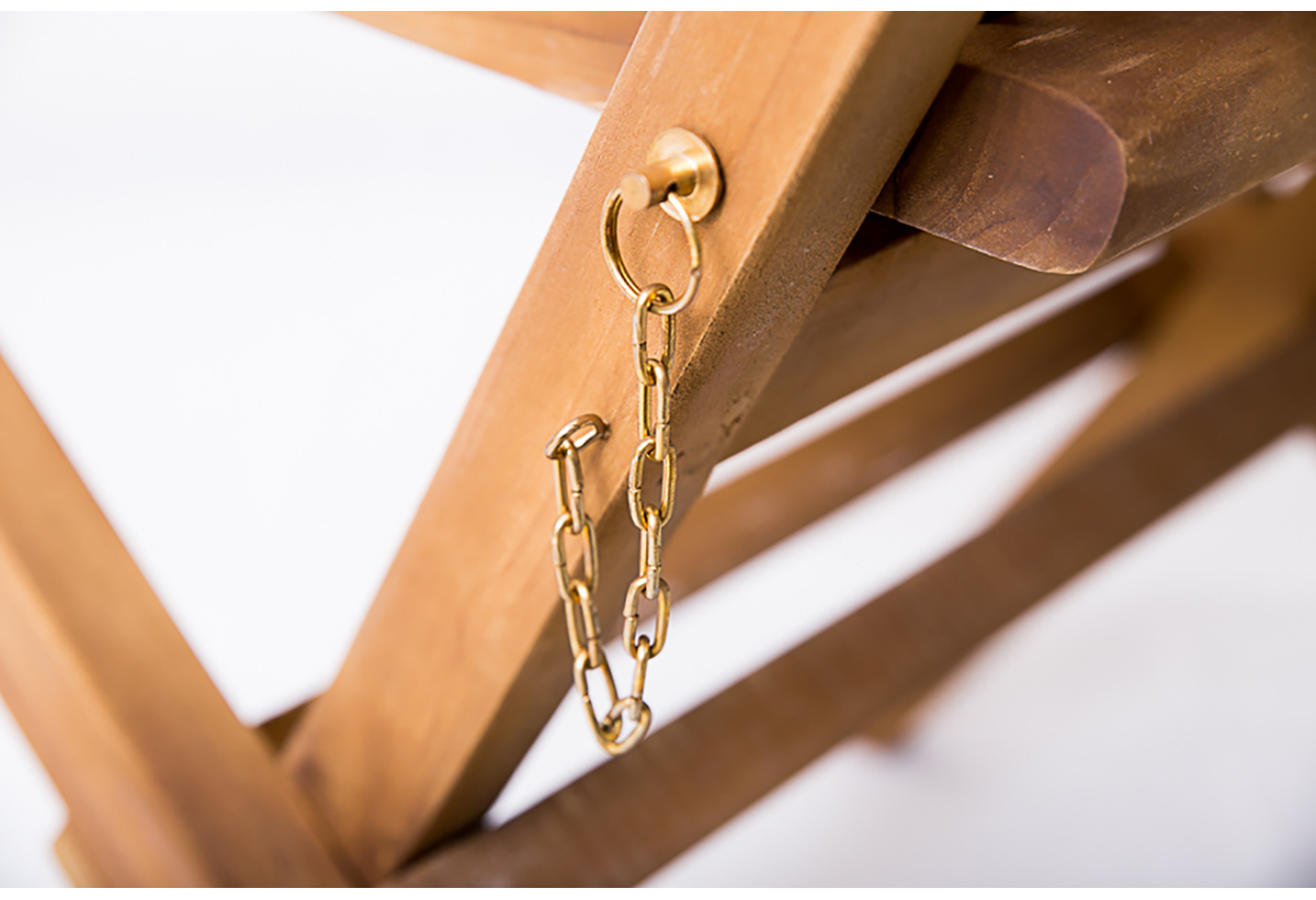 Aπεικονίζεται η πολυθρόνα